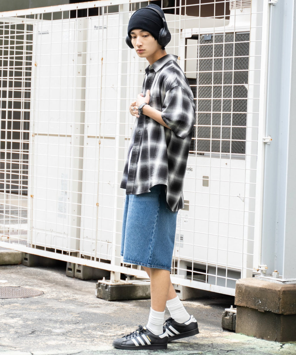 デニム中濃加工色 モデル：180cm L着用