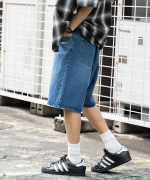 デニム中濃加工色 モデル：180cm L着用