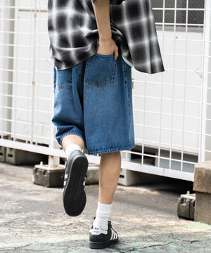 デニム中濃加工色 モデル：180cm L着用