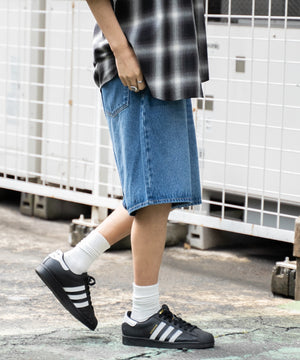 デニム中濃加工色 モデル：180cm L着用