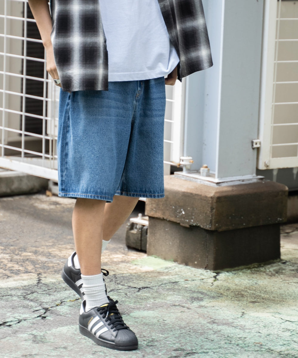 デニム中濃加工色 モデル：180cm L着用