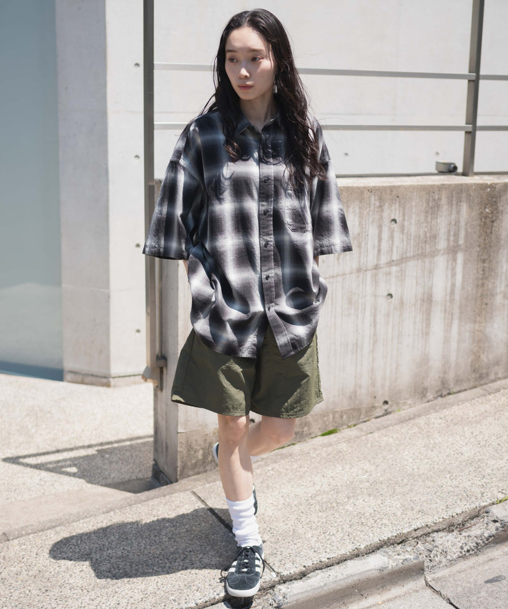 オリーブ モデル：161cm M着用