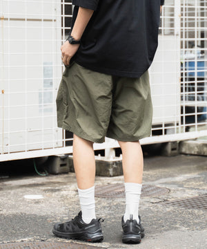 オリーブ モデル：180cm L着用