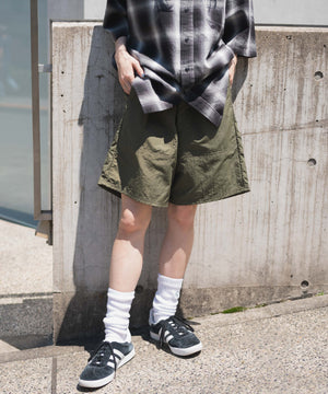 オリーブ モデル：161cm M着用