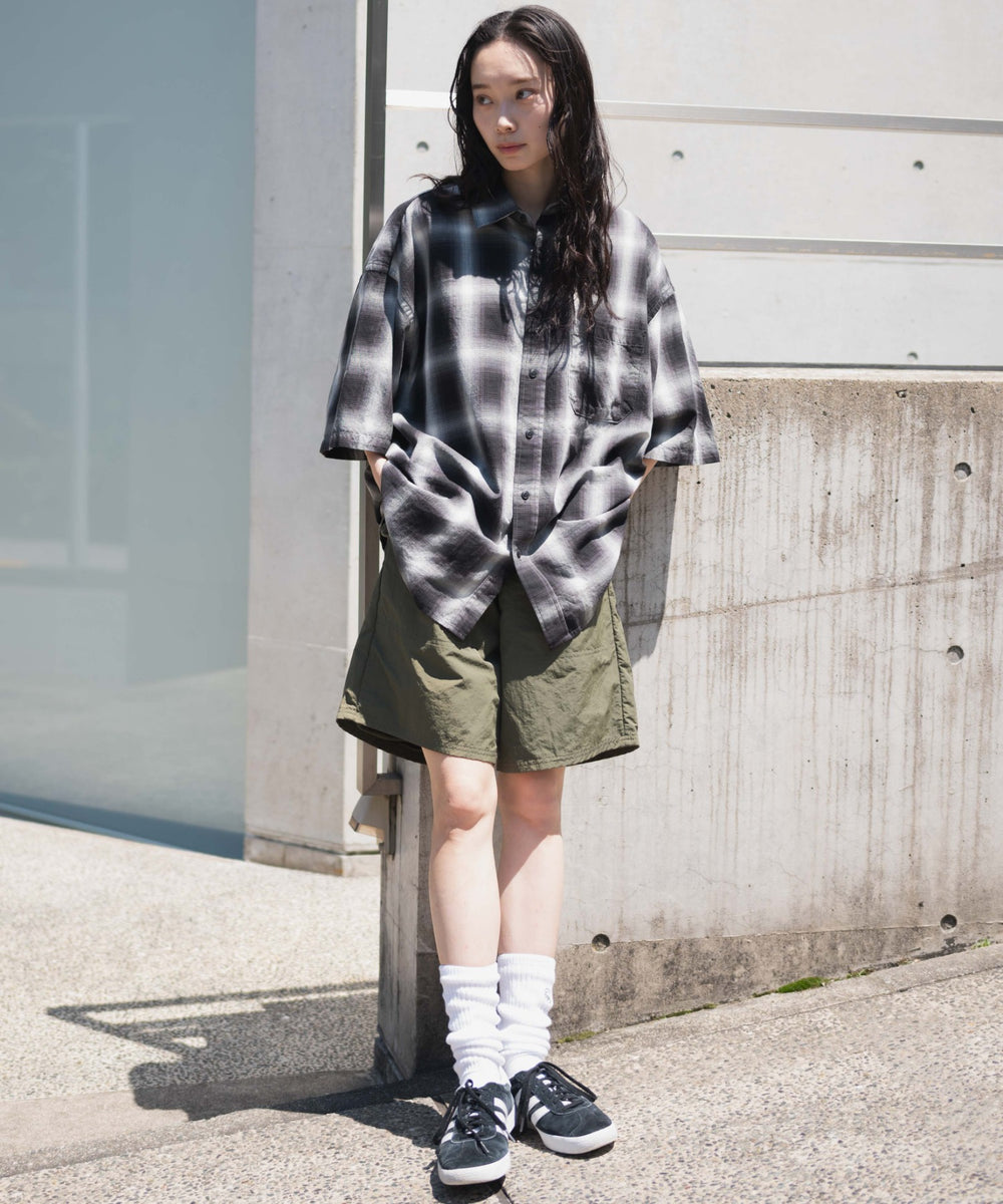 オリーブ モデル：161cm M着用