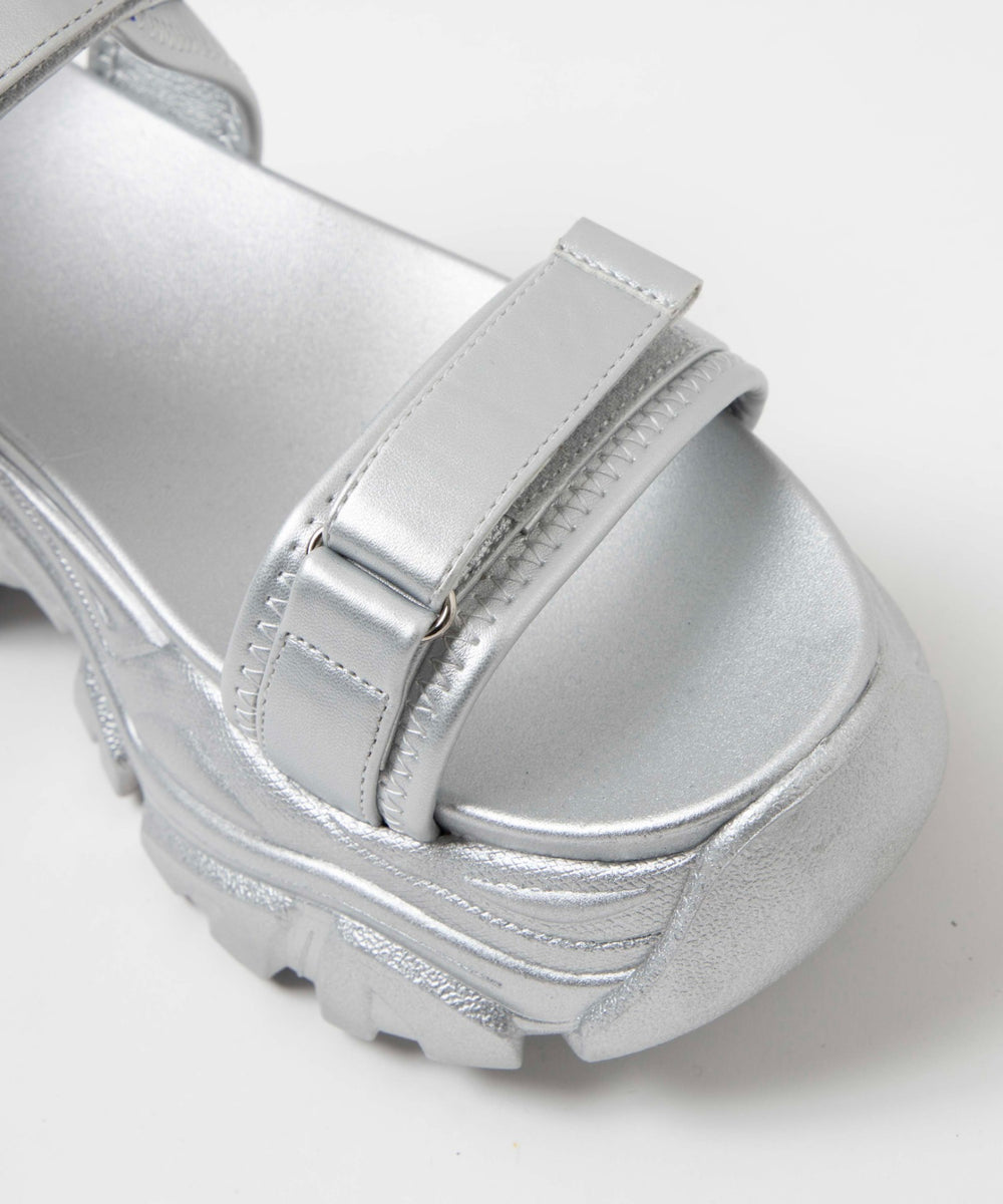 厚底ダッドスポーツサンダル