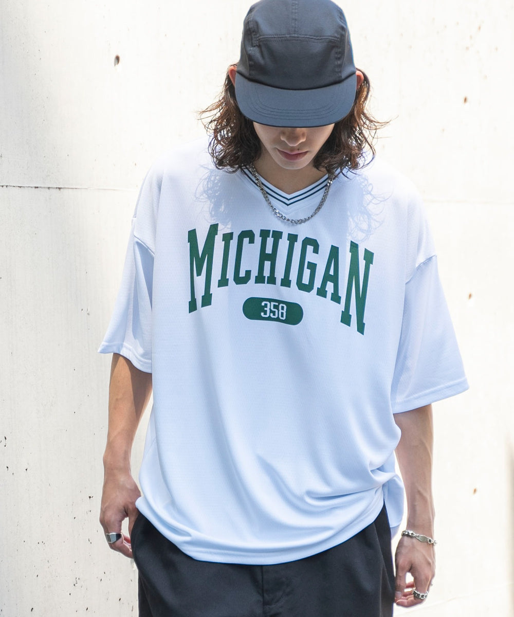 ホワイト モデル：174㎝ L着用