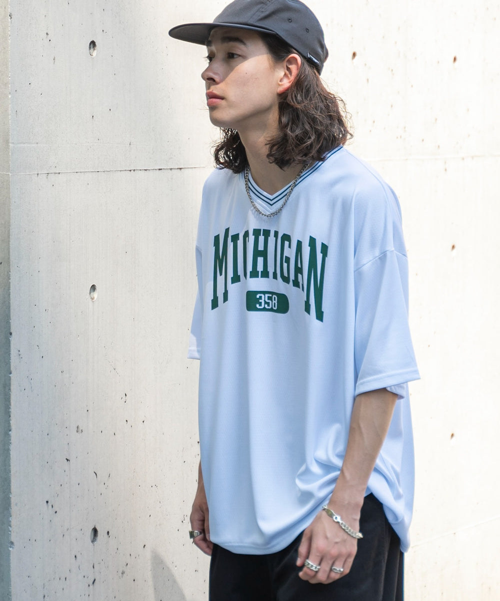 ホワイト モデル：174㎝ L着用