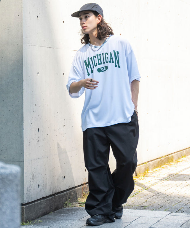 ホワイト モデル：174㎝ L着用