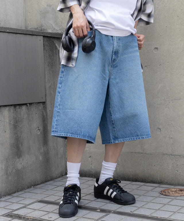 SUPERBAGGYDENIMSHORTS【WEB限定特価 9/25(水)11:59まで】/デニム淡色 モデル：175cm L着用