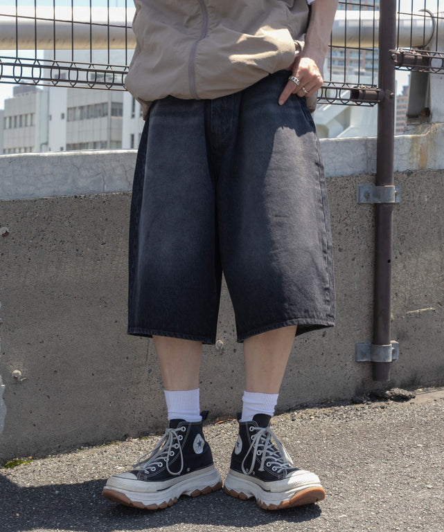 SUPERBAGGYDENIMSHORTS/ブラック モデル：175cm L着用