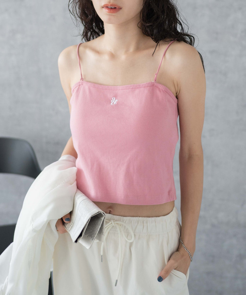 ピンク　モデル:161cm M着用