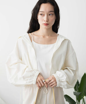 オフホワイト　モデル:161cm F着用