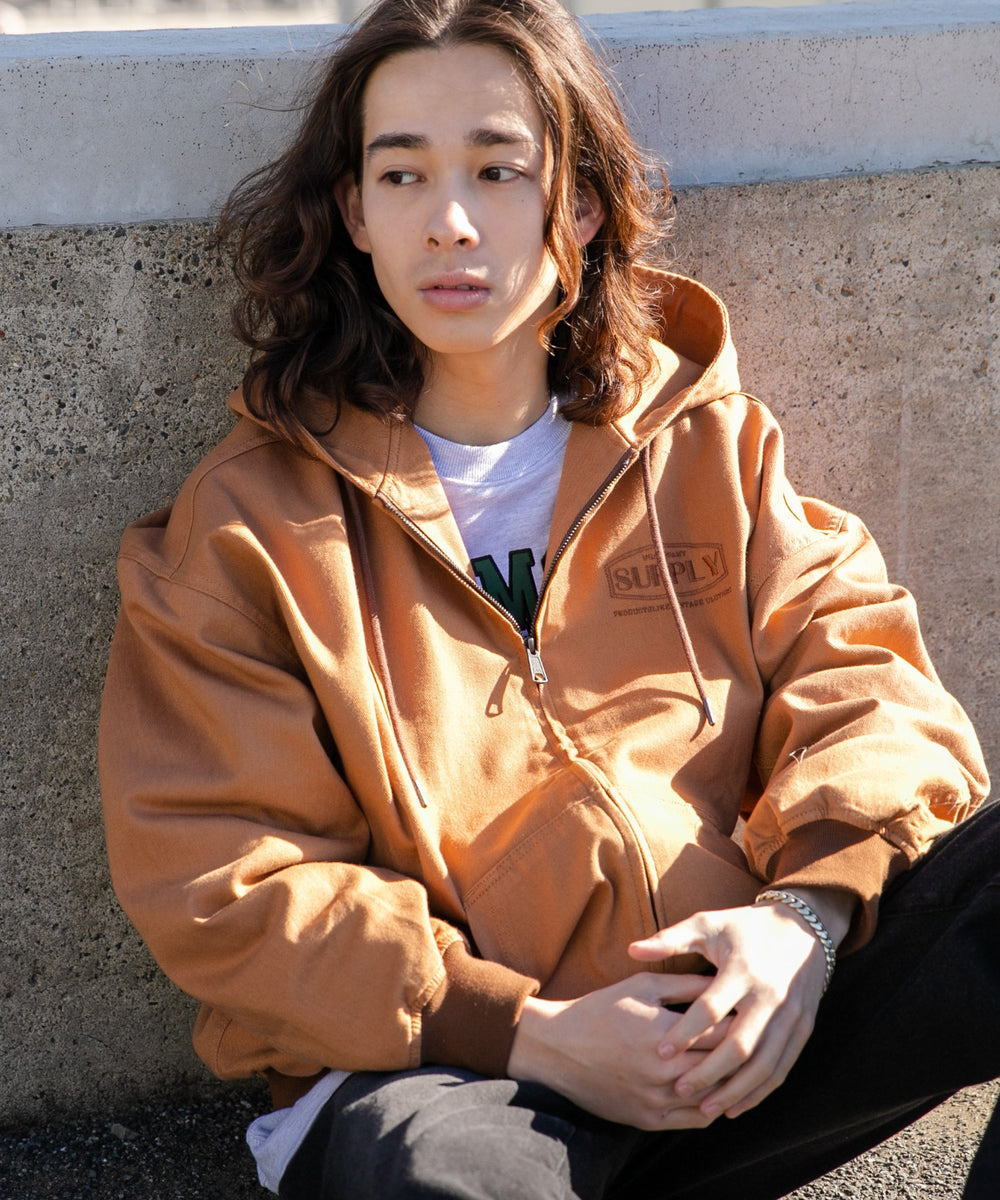 ブラウン モデル：174cm L着用