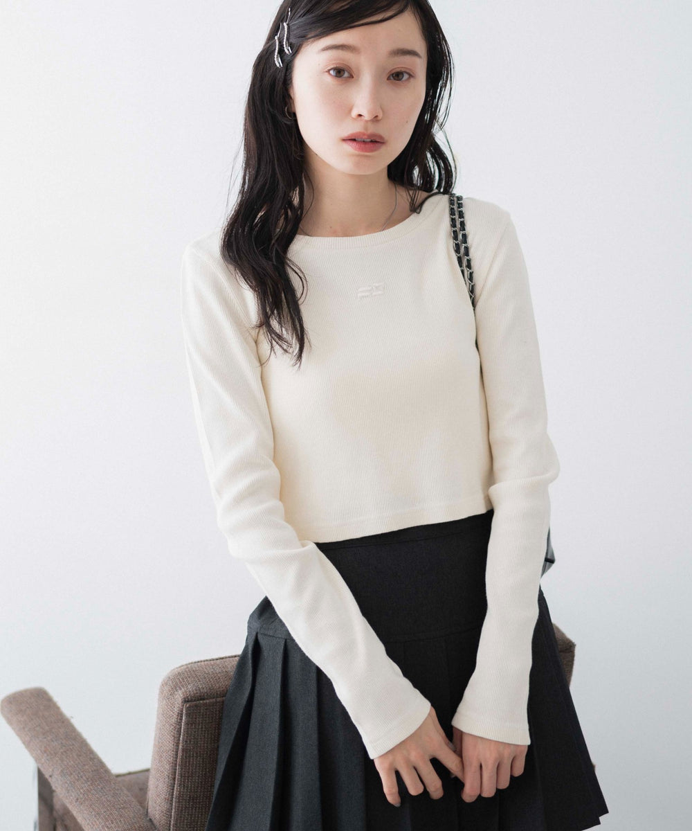 オフホワイト モデル：161cm F着用