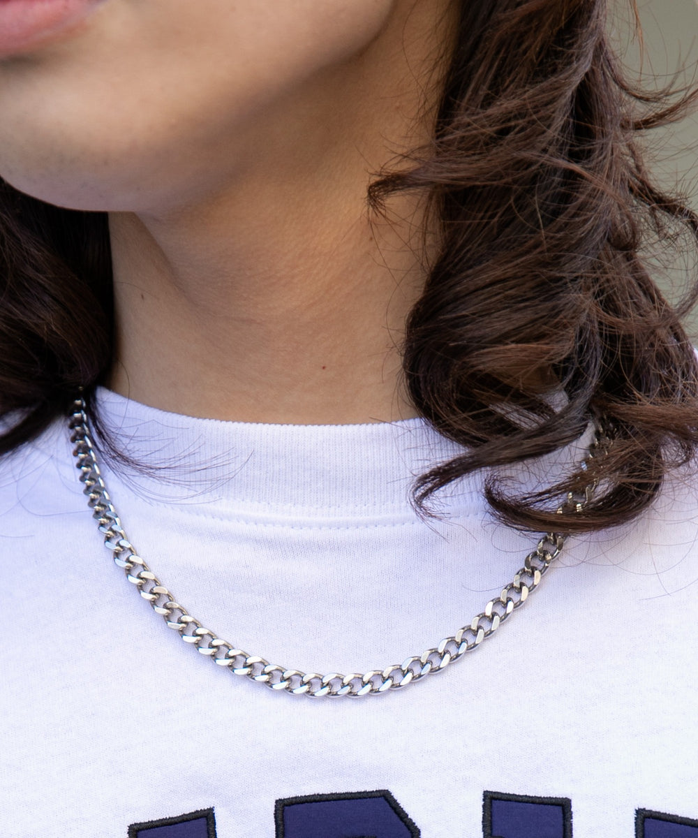 ホワイト モデル：174cm L着用