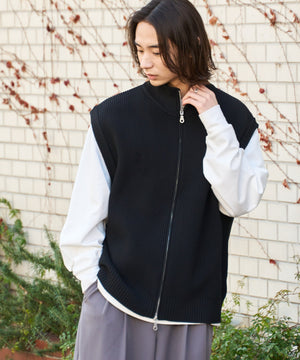 ブラック モデル：172cm L着用