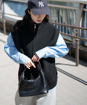 ブラック モデル：161cm L着用