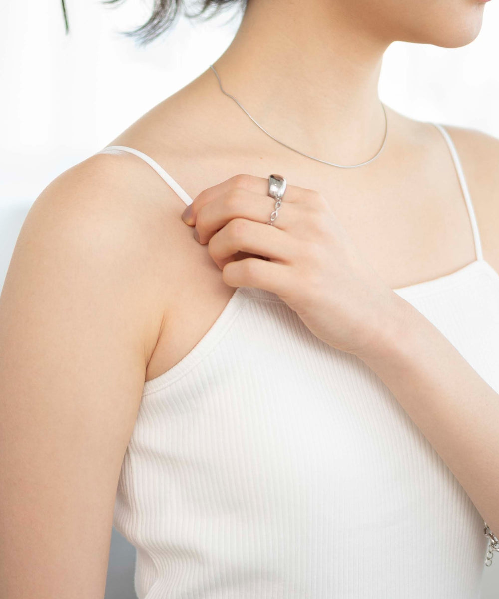 オフホワイト　モデル:163cm M着用