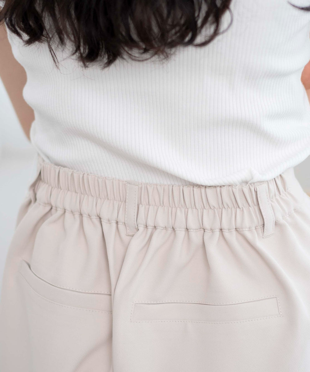 タックショートパンツ