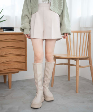 オフホワイト　モデル:163cm M着用