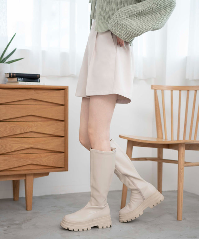 オフホワイト　モデル:163cm M着用