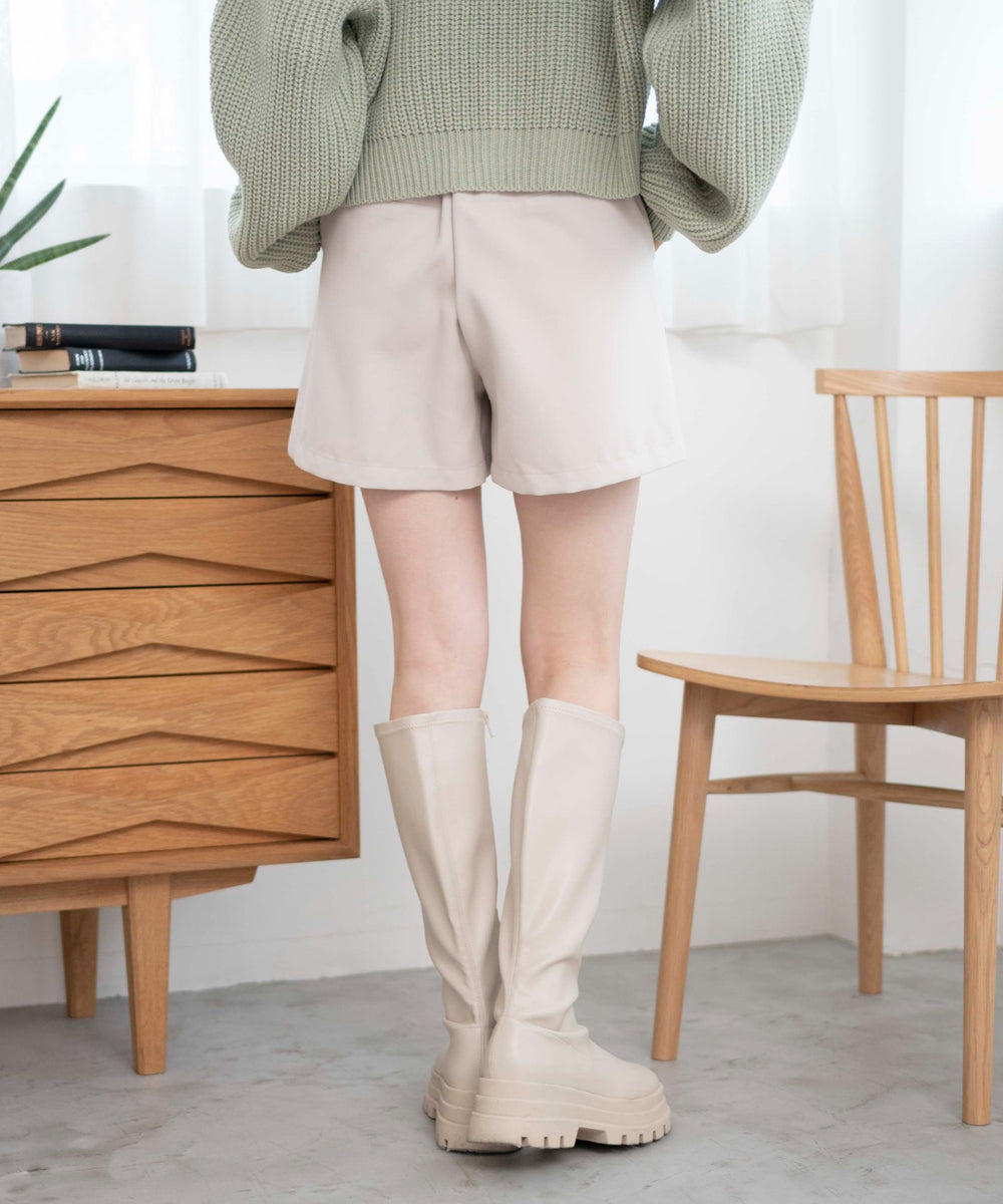 オフホワイト　モデル:163cm M着用