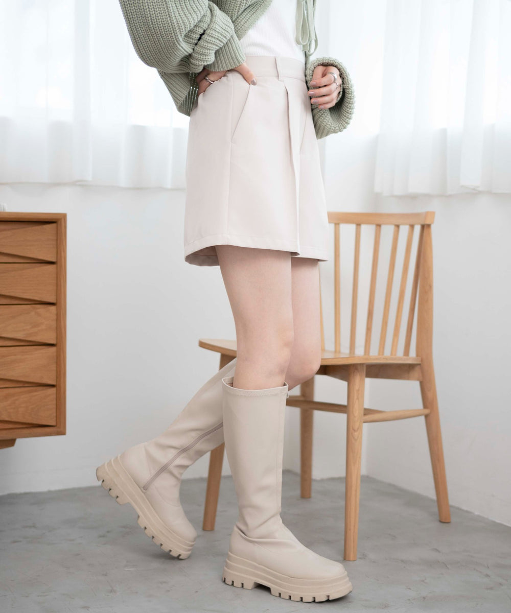 オフホワイト　モデル:163cm M着用