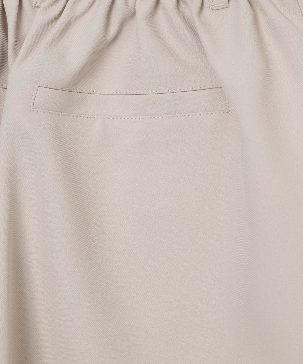 タックショートパンツ