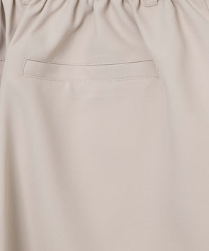 タックショートパンツ