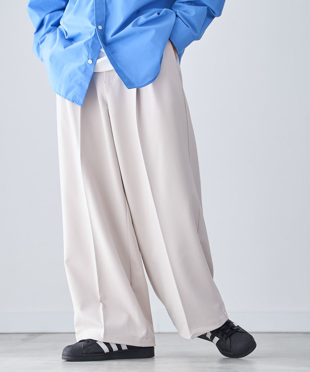 Lベージュ モデル：175cm L着用