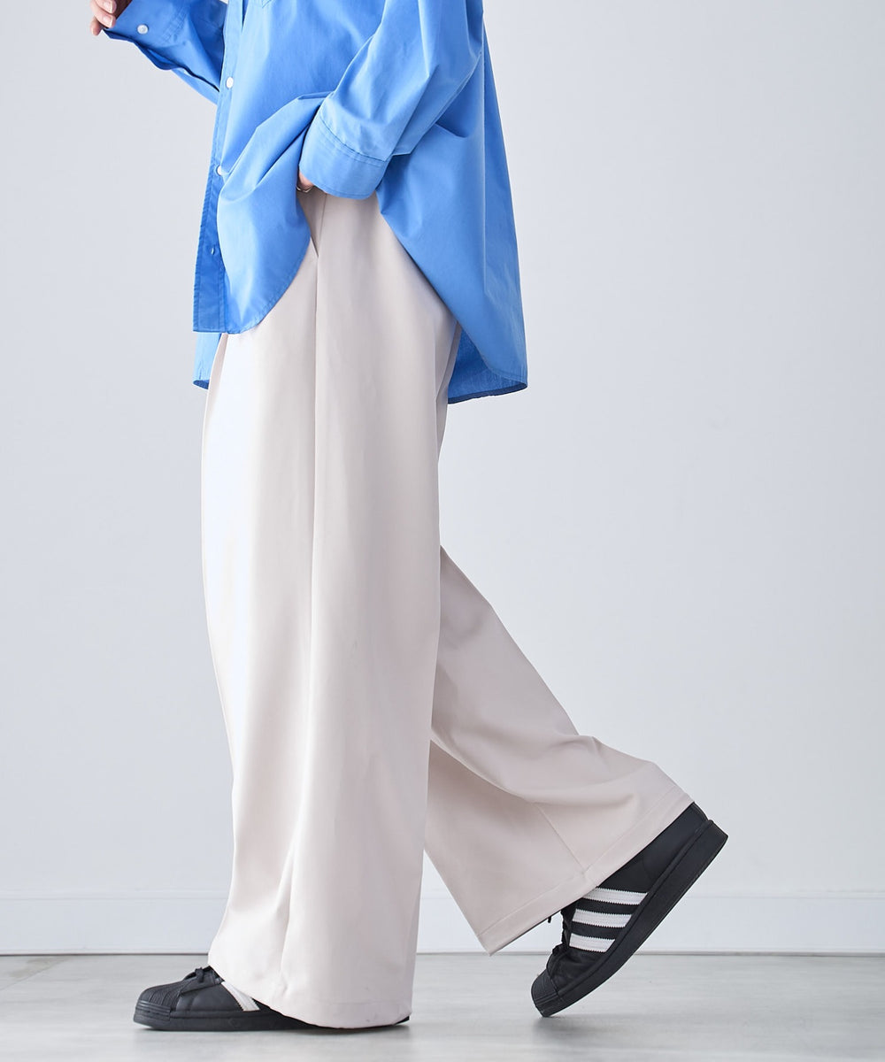 Lベージュ モデル：175cm L着用