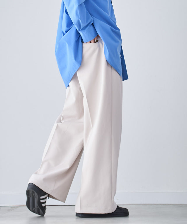 Lベージュ モデル：175cm L着用