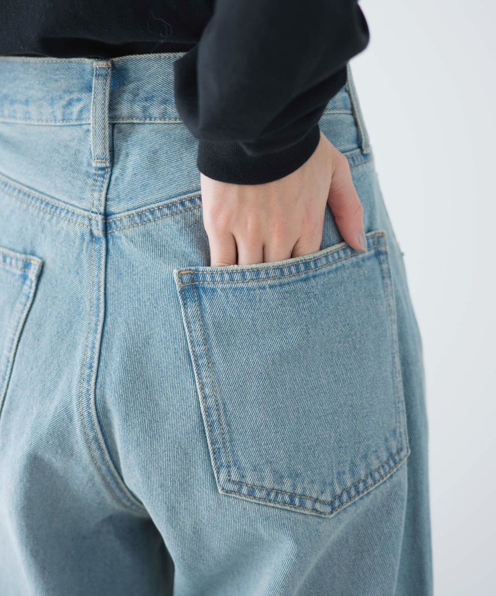 カーブデニムパンツ