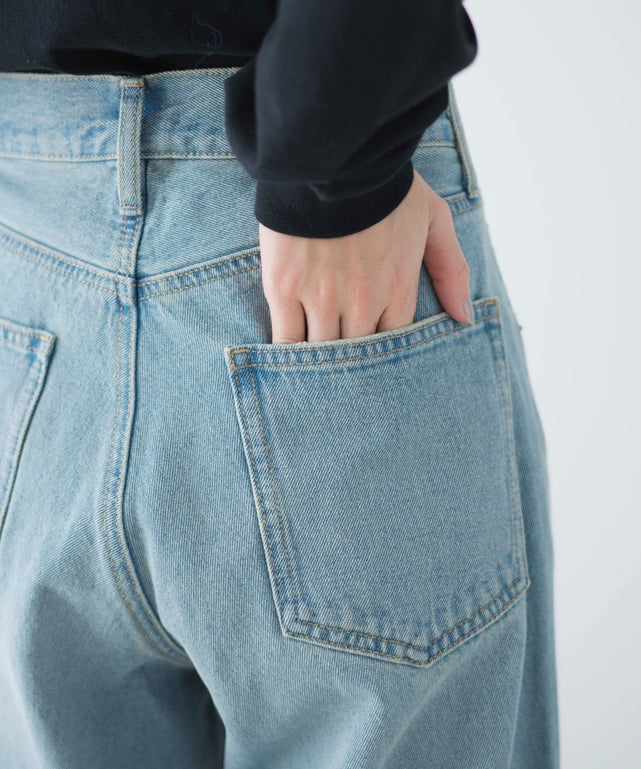 カーブデニムパンツ