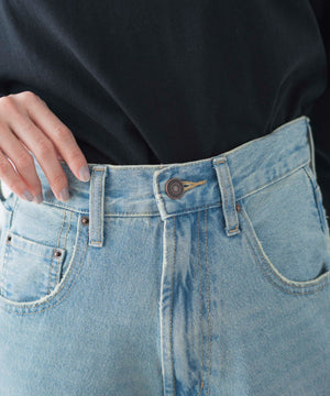 カーブデニムパンツ