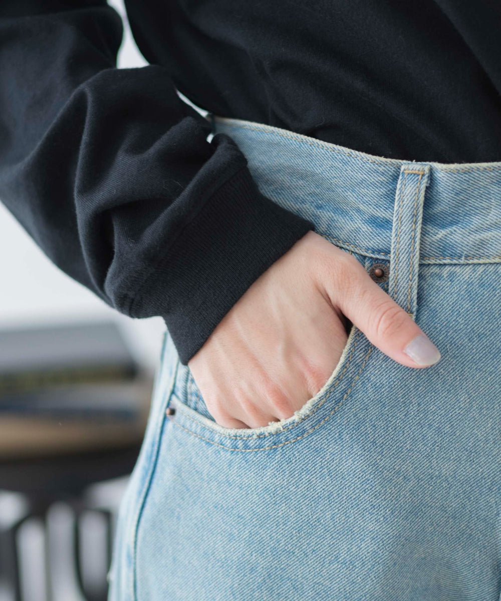 カーブデニムパンツ