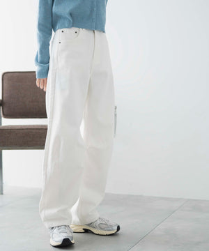 ホワイト　モデル：161㎝　M着用