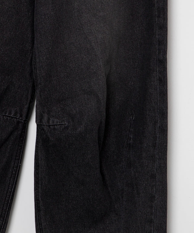 カーブデニムパンツ