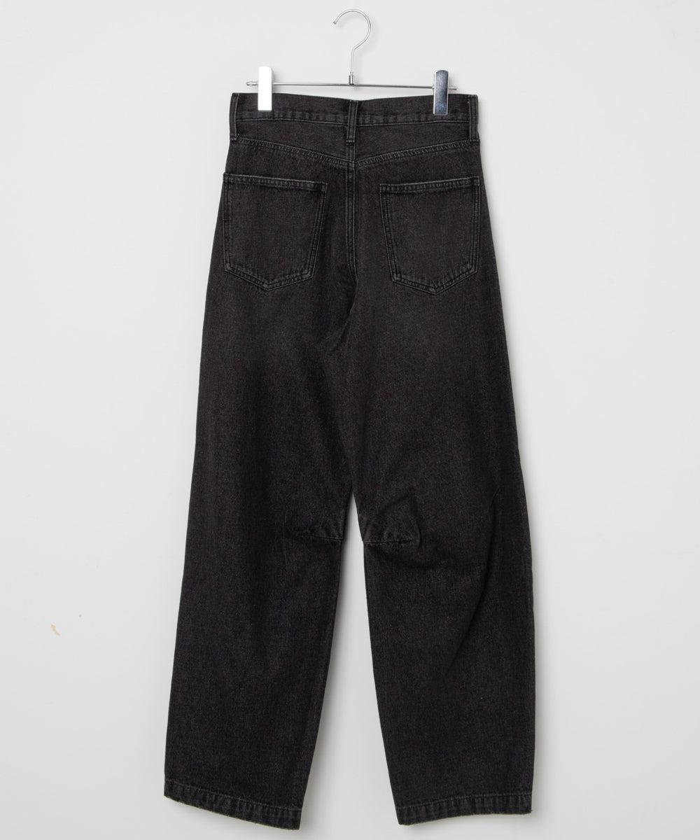 カーブデニムパンツ