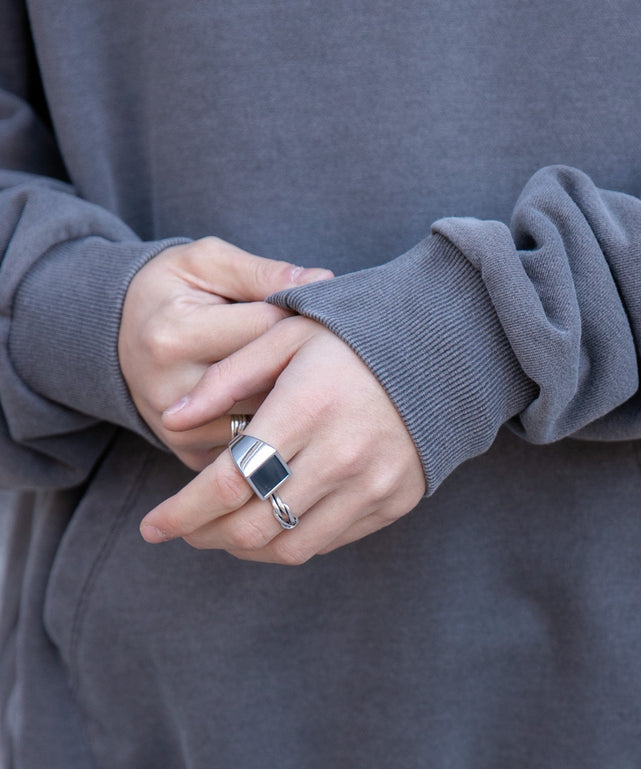 ピグメントグラフィックプルパーカー