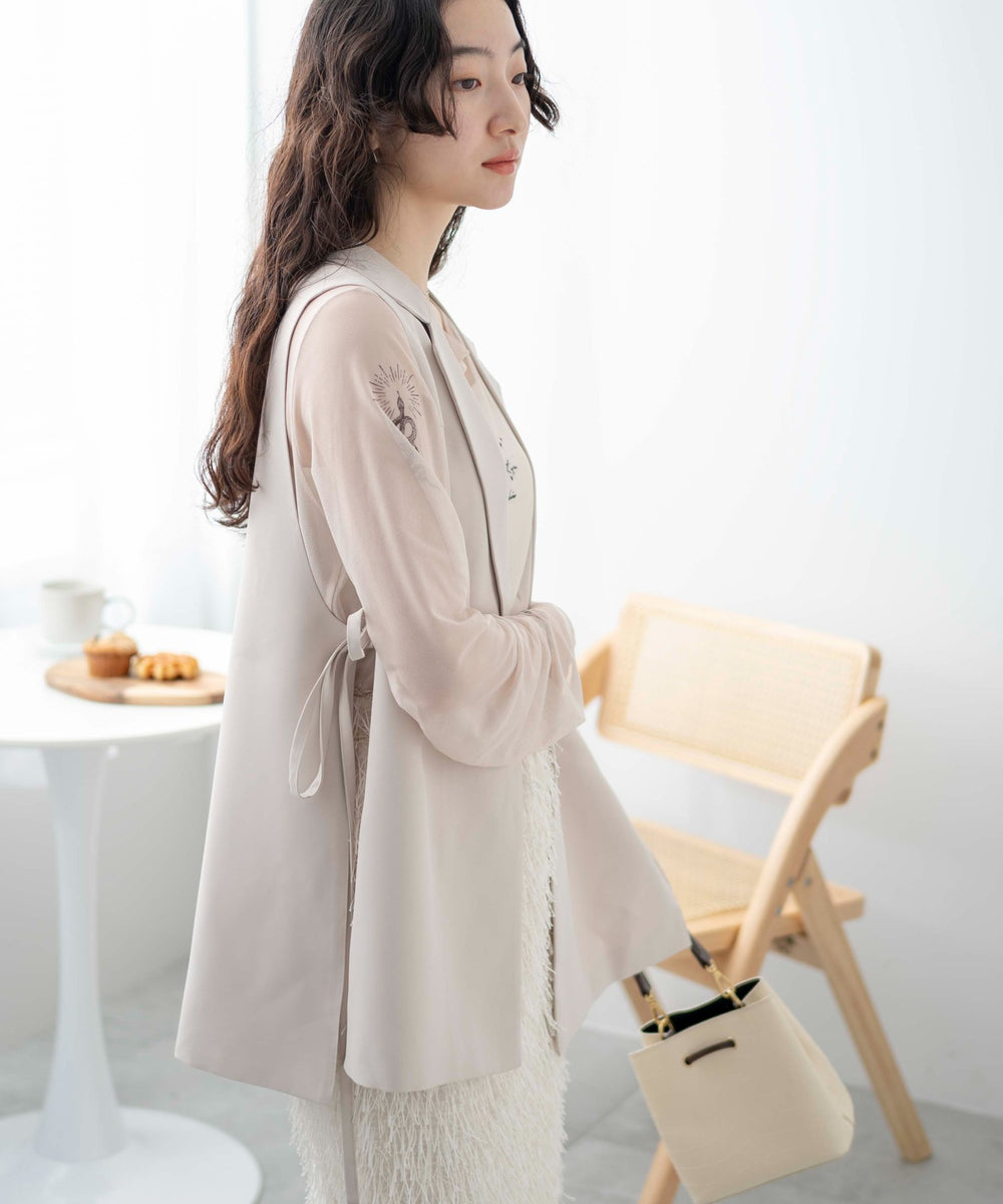 オフホワイト　モデル:163cm F着用