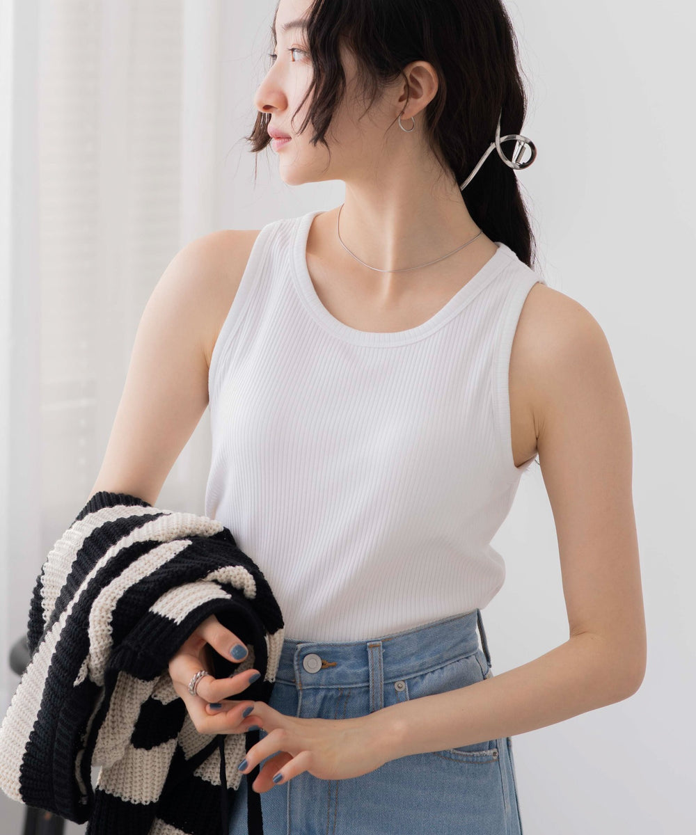 ホワイト　モデル:163cm M着用