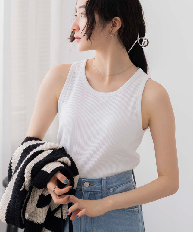 ホワイト　モデル:163cm M着用