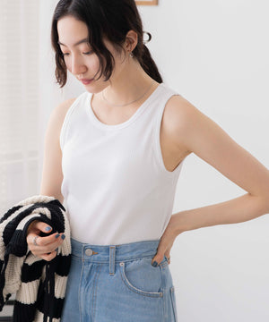 ホワイト　モデル:163cm M着用