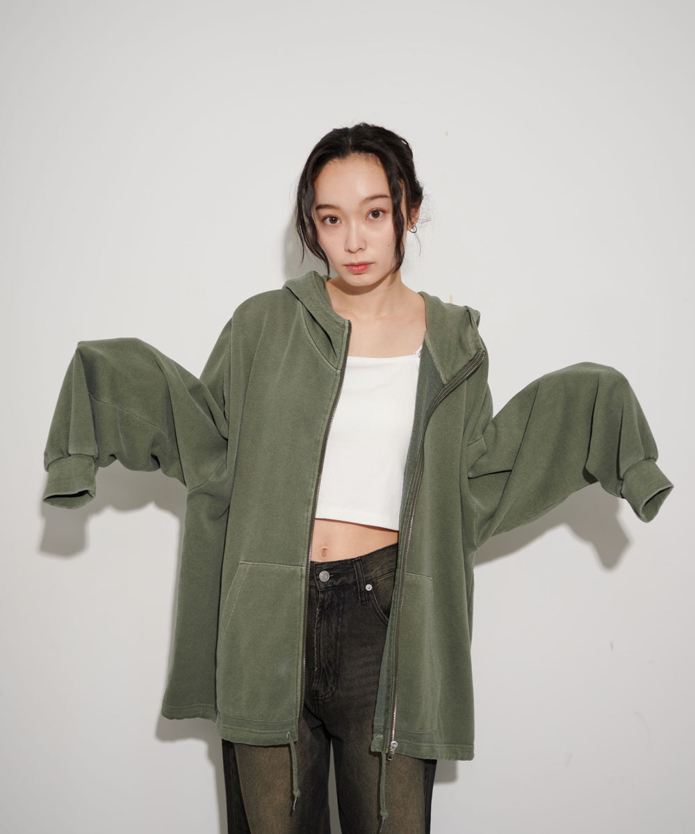 カーキ モデル：161cm L着用