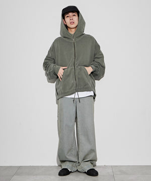 カーキ モデル：174㎝ L着用