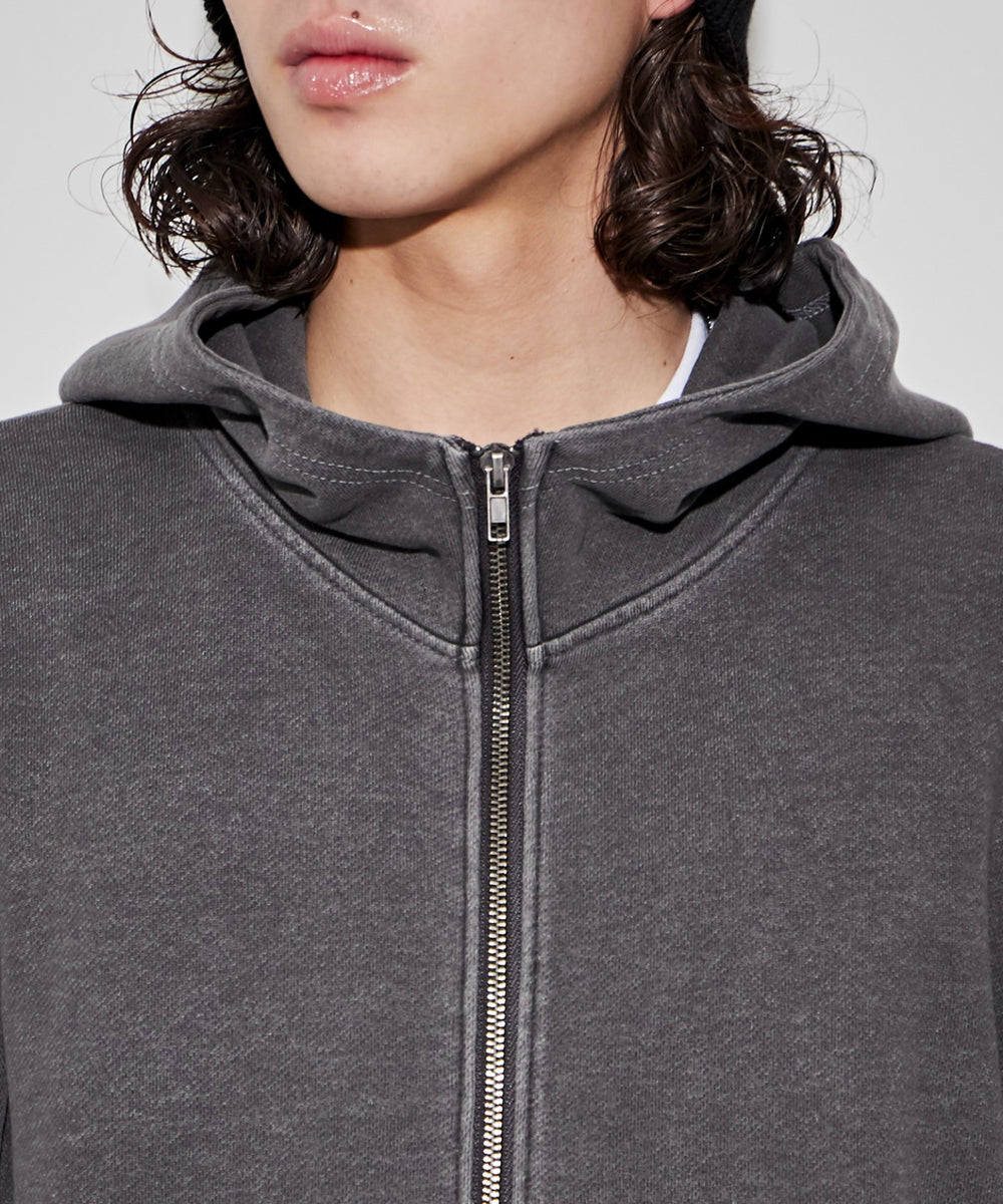 カーキ モデル：172cm L着用