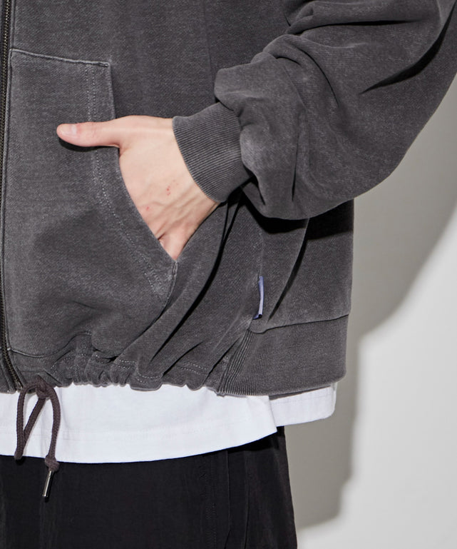 カーキ モデル：172cm L着用