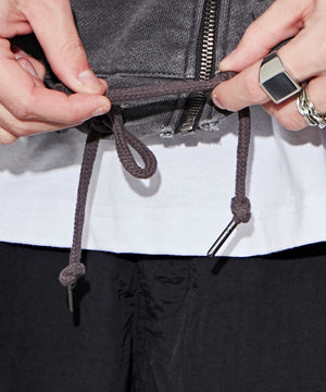 カーキ モデル：174㎝ L着用